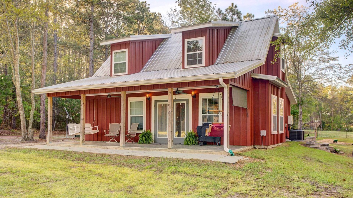 Wray Cabin | Georgia Farmhouse: Lake Access, Private Beach