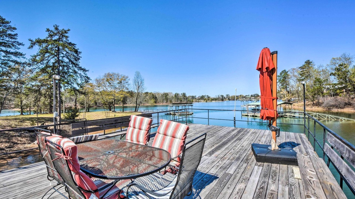 Hartwell House | Georgia Getaway w/2-Story Dock By Lake Hartwell