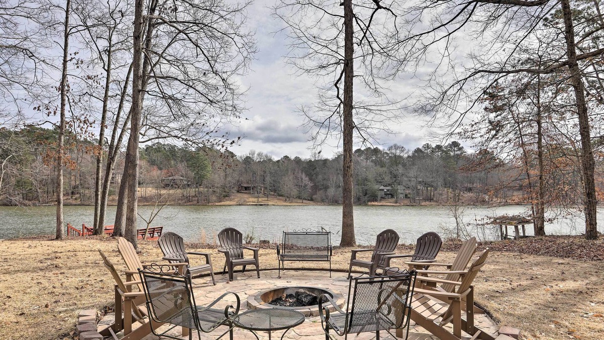 Conyers House | Georgia Lakefront Getaway: Dock, Fire Pit!