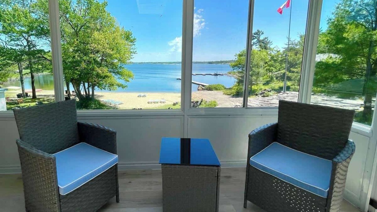 Carling Cottage | Georgian Bay 3-bdrm lakefront Main House