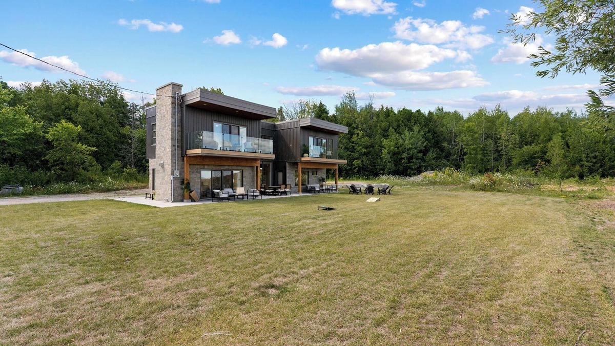 Waubaushene House | Georgian Bay Private Modern Escape Near Ski Hill