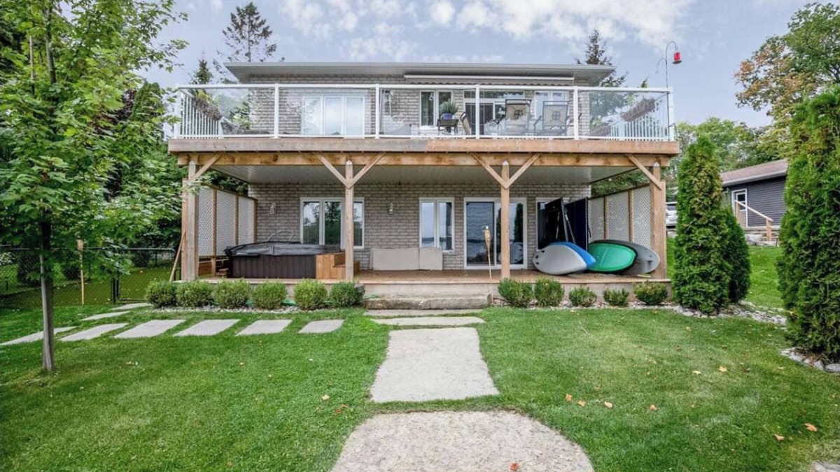 Victoria Harbour Cottage | Georgian Bay waterfront cottage in a quiet cove w/HOT TUB