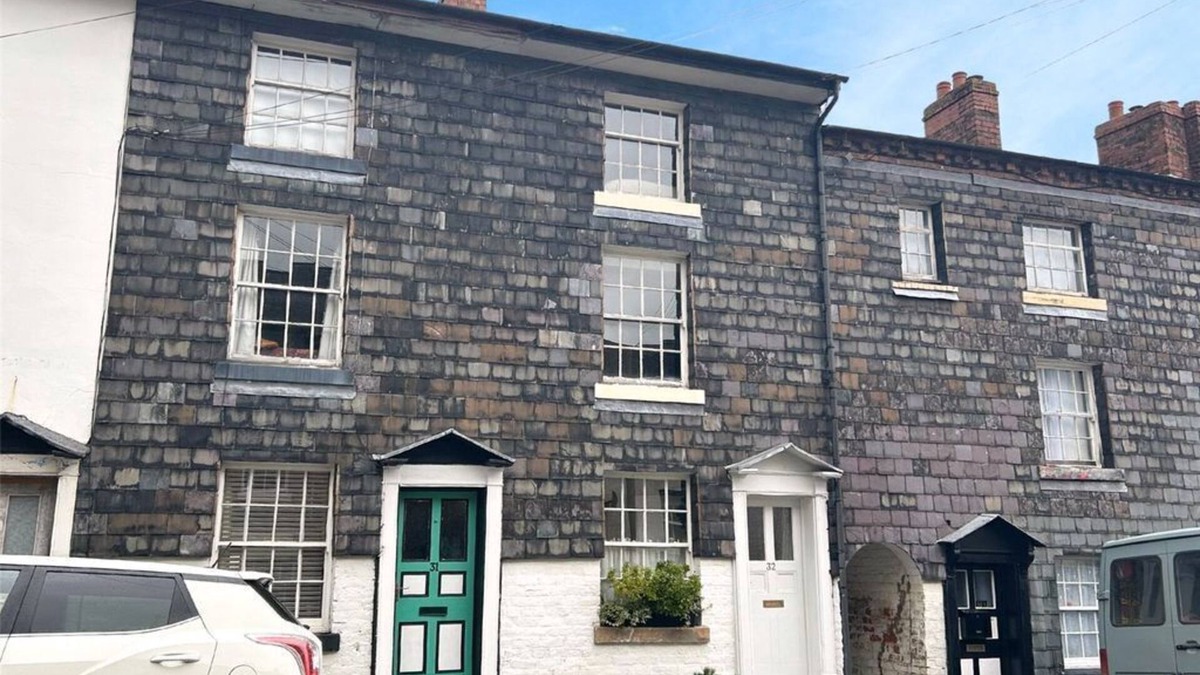 Newtown House | Georgian House to let in Newtown, Powys. Mid Wales.nAccommodation for 4 persons.