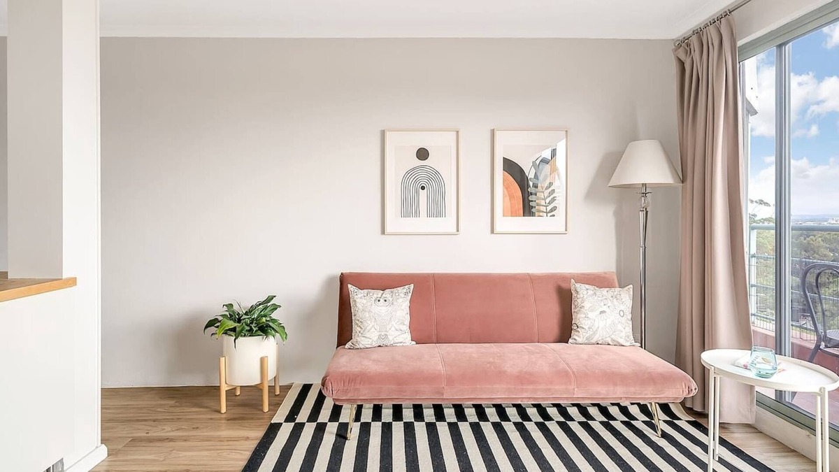 Newtown Apartment | Georgina Mid Century Modern Poolside Stay