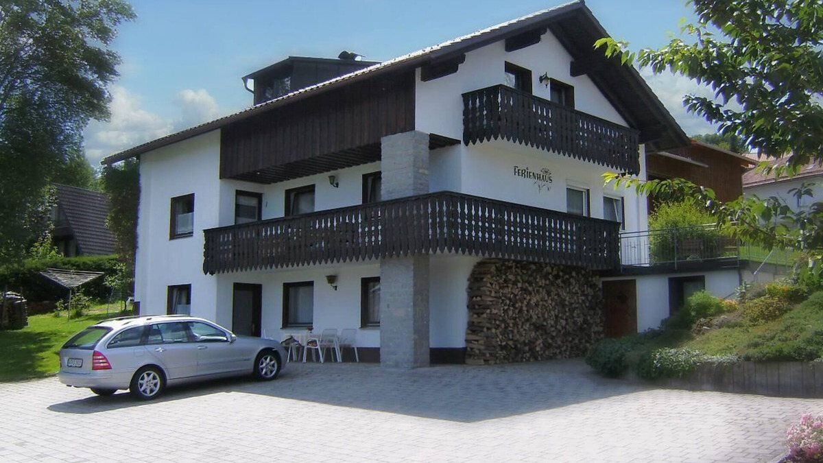 Geyersberg Apartment | Geräumige, 80qm große Ferienwohnung in ruhiger Lage