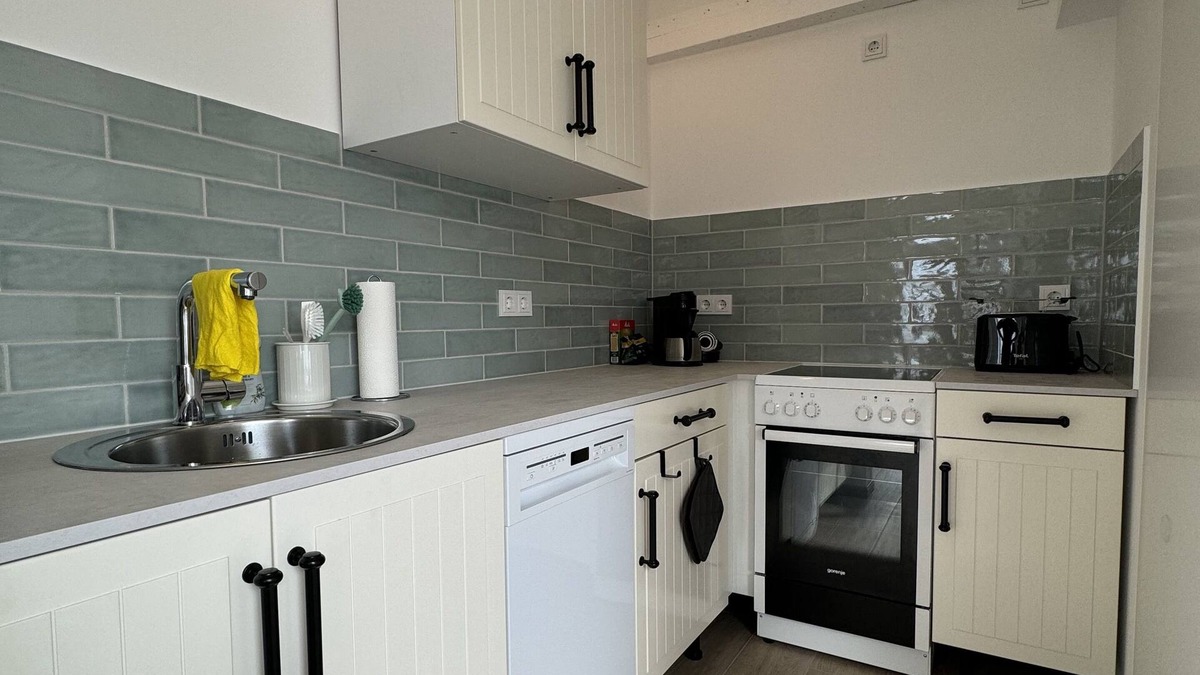 Pressen Apartment | Geräumige DG Fewo in Ruhiger Lage, nah an Leipzig
