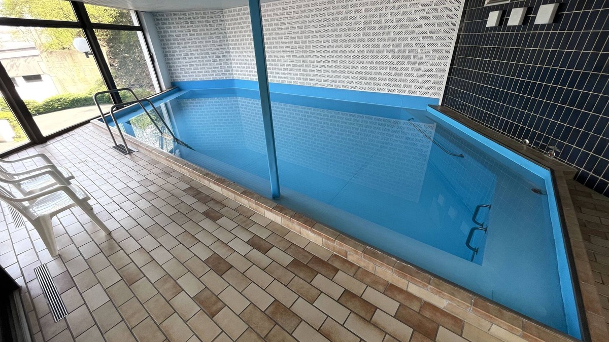Herdecke Apartment | Geräumige Ferienwohnung für bis zu 4 Personen mit Pool und Sauna