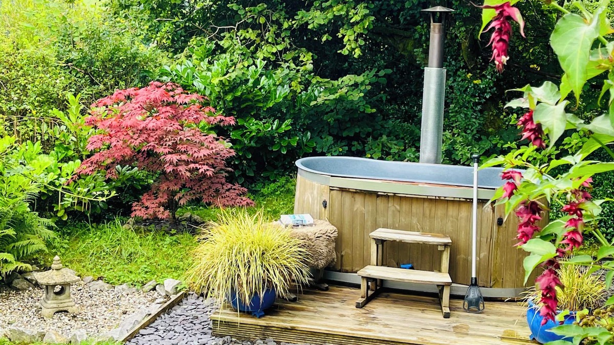 Whitland Cottage | Ger y Nant: A Tranquil Hot Tub Retreat