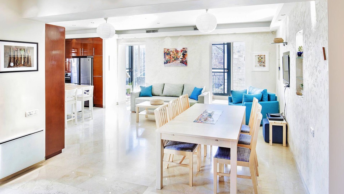 Emek Refaim Apartment | German Colony - Spacious & Bright with Balcony