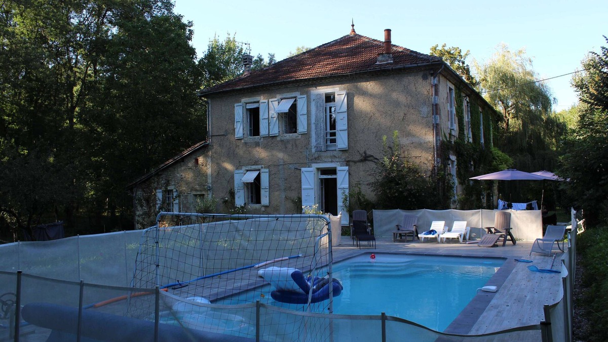 Lussan House | Gers, large house with private pool, park, near village, ideal for family