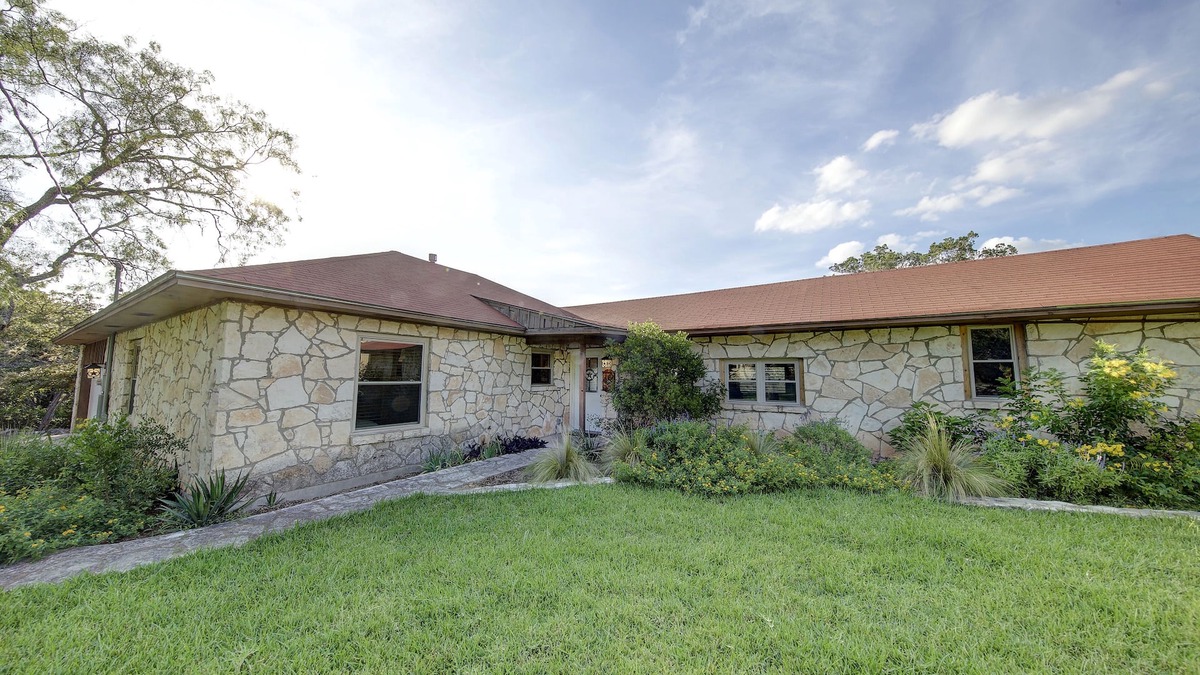 Hunt House | Get away at Mo-Ranch!