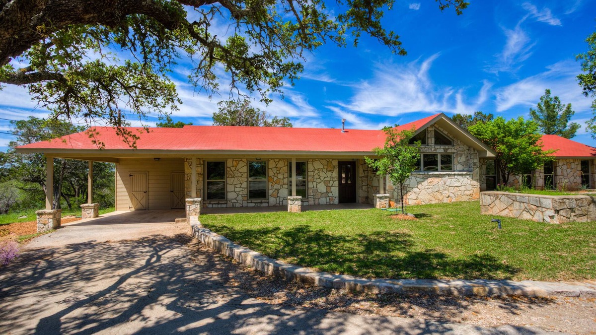 Hunt House | Get away at Mo-Ranch!