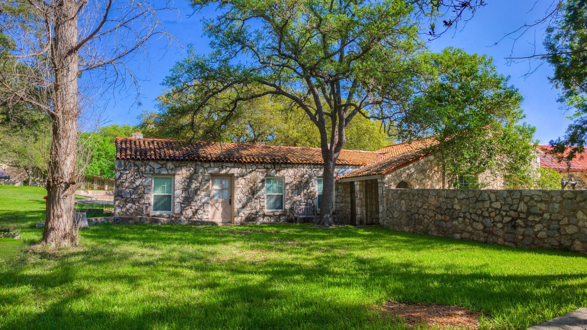 Hunt House | Get away at Mo-Ranch!