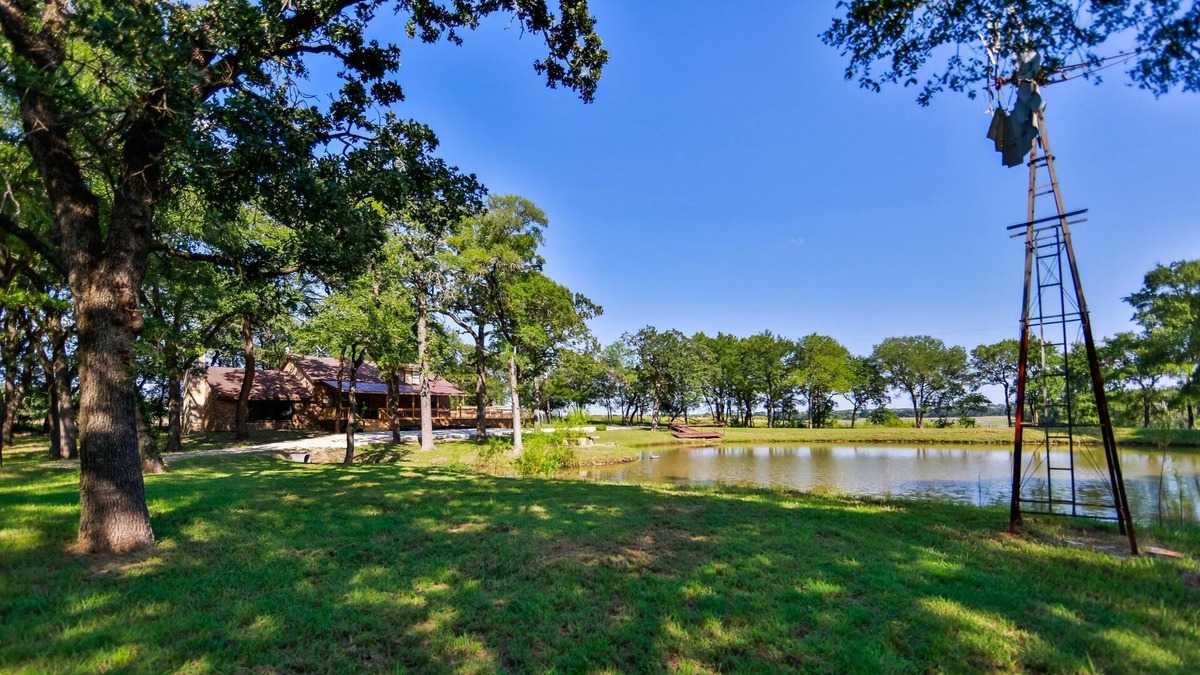 Waco House | Get away cabin with 4 acres close to town!