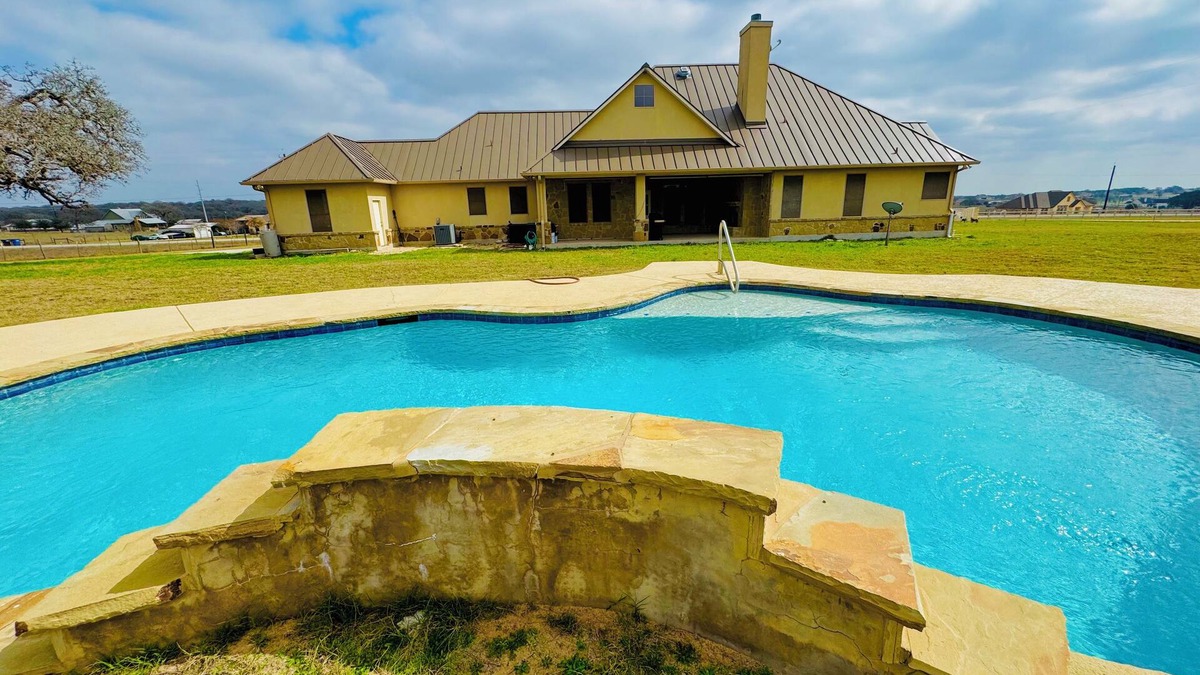 Sutherland Springs House | Get away from the city and experience country living