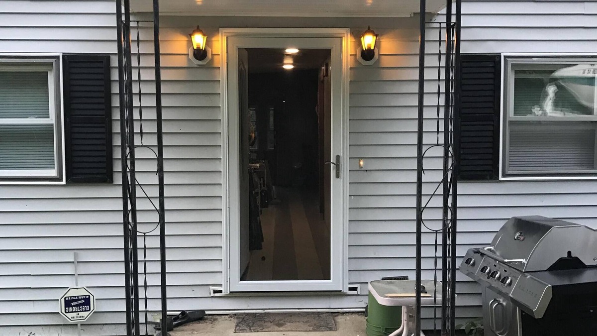 Gilmanton Cottage | Get Away From the Hustle and Bustle by Relaxing at the Lake ! 3 Bedroom Ranch