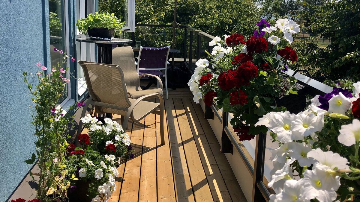 White Rock Condo | Get Away From your Cold Winter to this Lovely Condo by the Sea on the West Coast