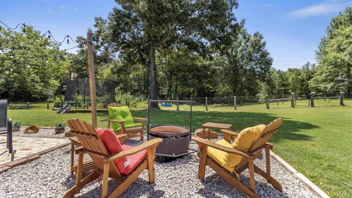 Henderson County House | Get away in East Texas! A house and 10 acres to Escape to - 1 hour from Dallas