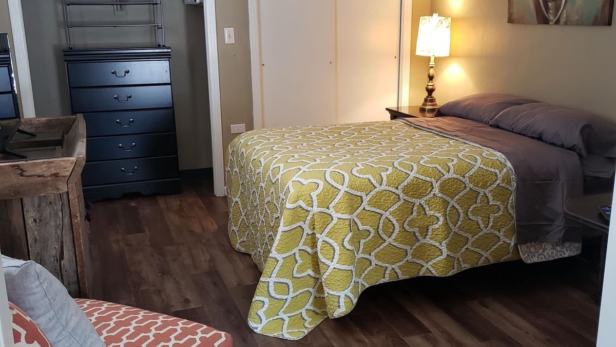 Independence Apartment | Get Away to a Modern Studio Nestled in the Historic City of Independence