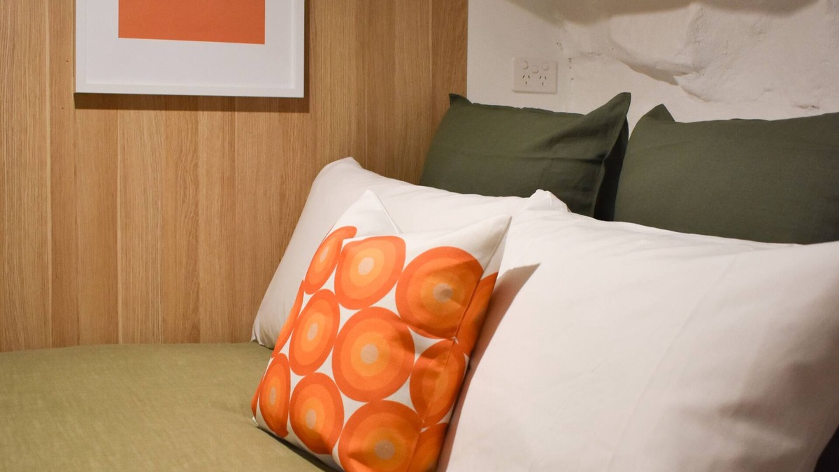 West Hobart Apartment | Get Funky in the heart of Hobart. Free parking