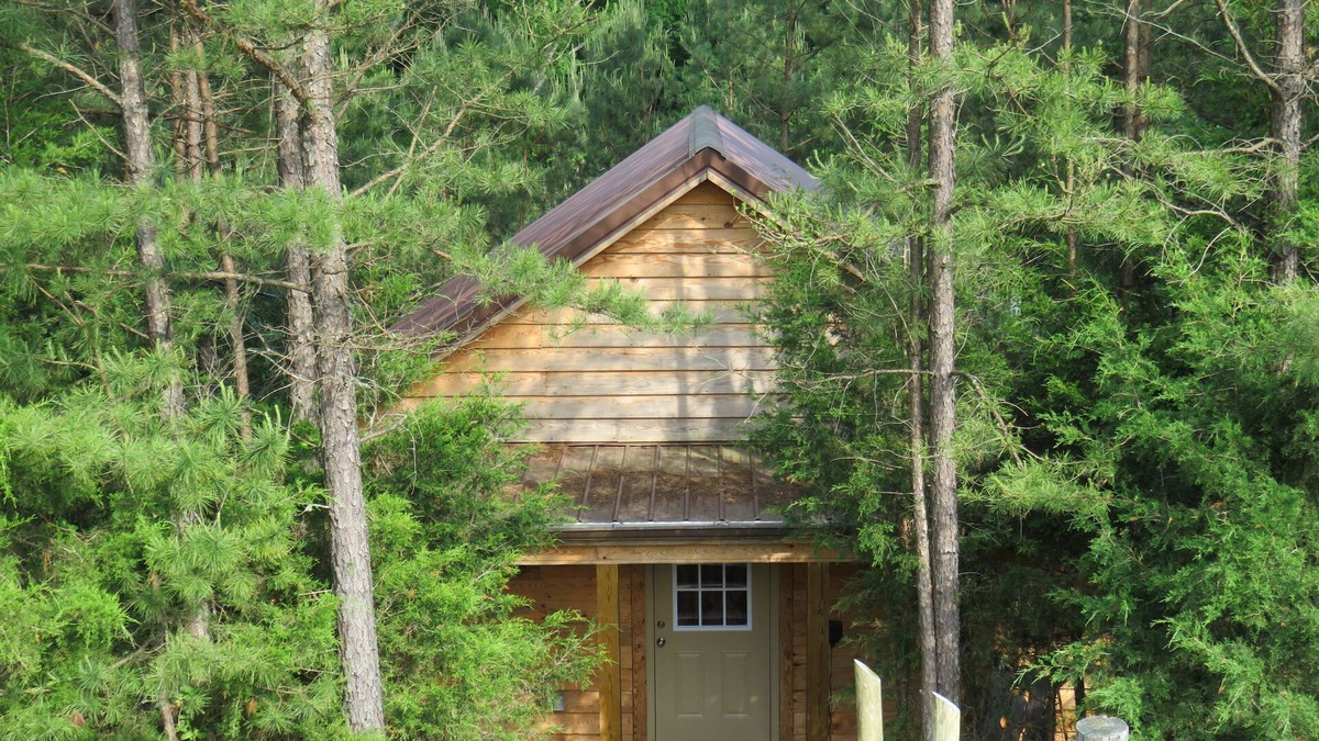 East Bernstadt Cabin | Get "lost in the woods" At This Totally Secluded, Romantic & Intimate Cabin!