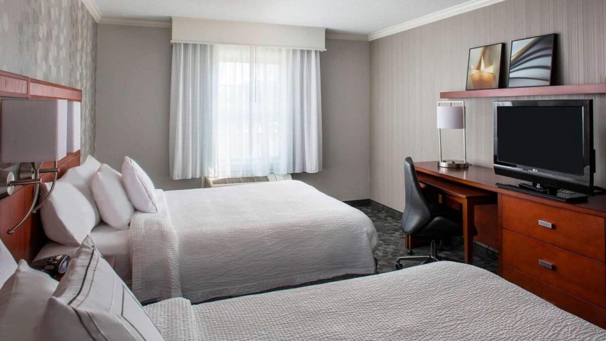 South Lowell Hotel | Get Ready for a Blissful Getaway! 3 Comfortable Units, Near Micozzi Beach