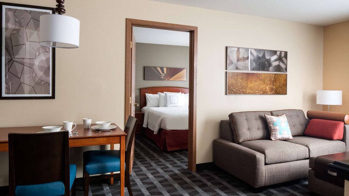 Renton Hotel | Get Ready for a Blissful Getaway! Near Gene Coulon Memorial Beach Park
