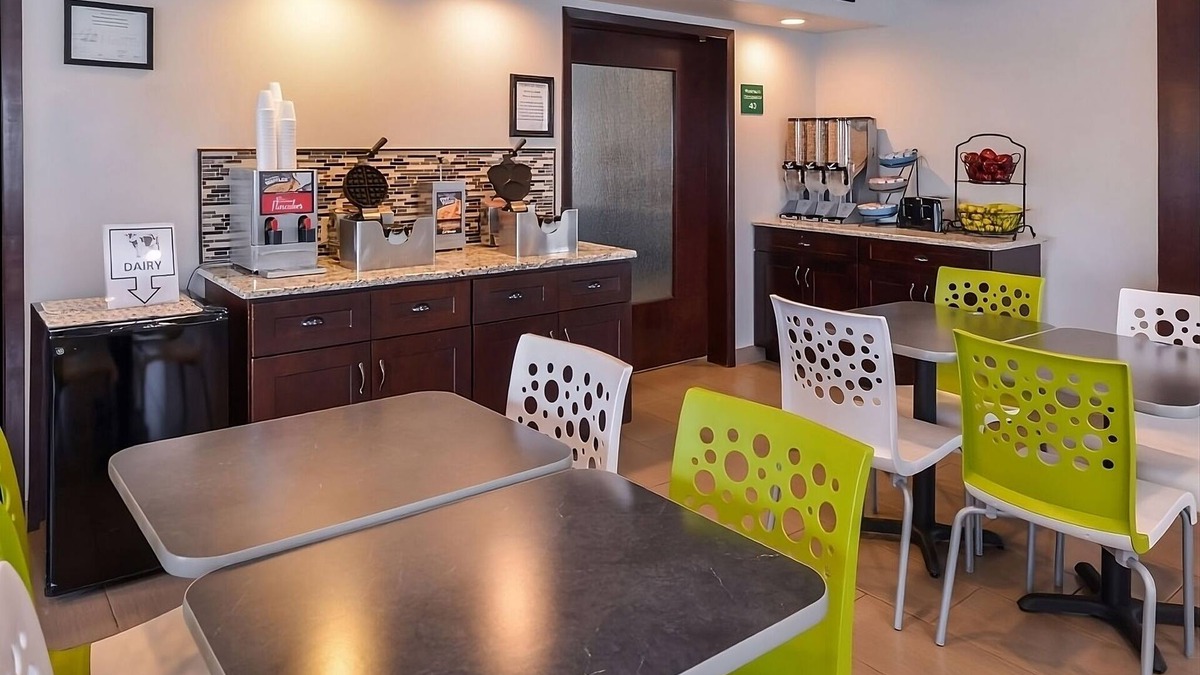 Tri-Cities Resort | Get Ready for Adventure! Located in the Heart of Kennewick! Free Breakfast!