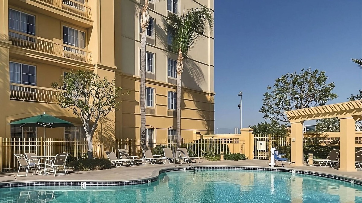 Guasti Hotel | Get Ready for Adventure! Spacious unit Awaits! Close to iFLY Indoor Skydiving!