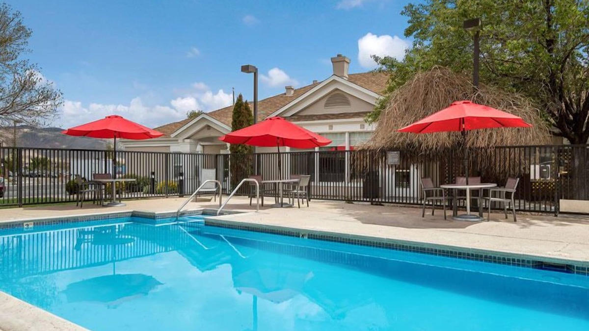 Reno/Tahoe Airport Resort | Get Ready for Blissful Getaway! 3 Relaxing Units w/Full Kitchen, Pets Allowed!