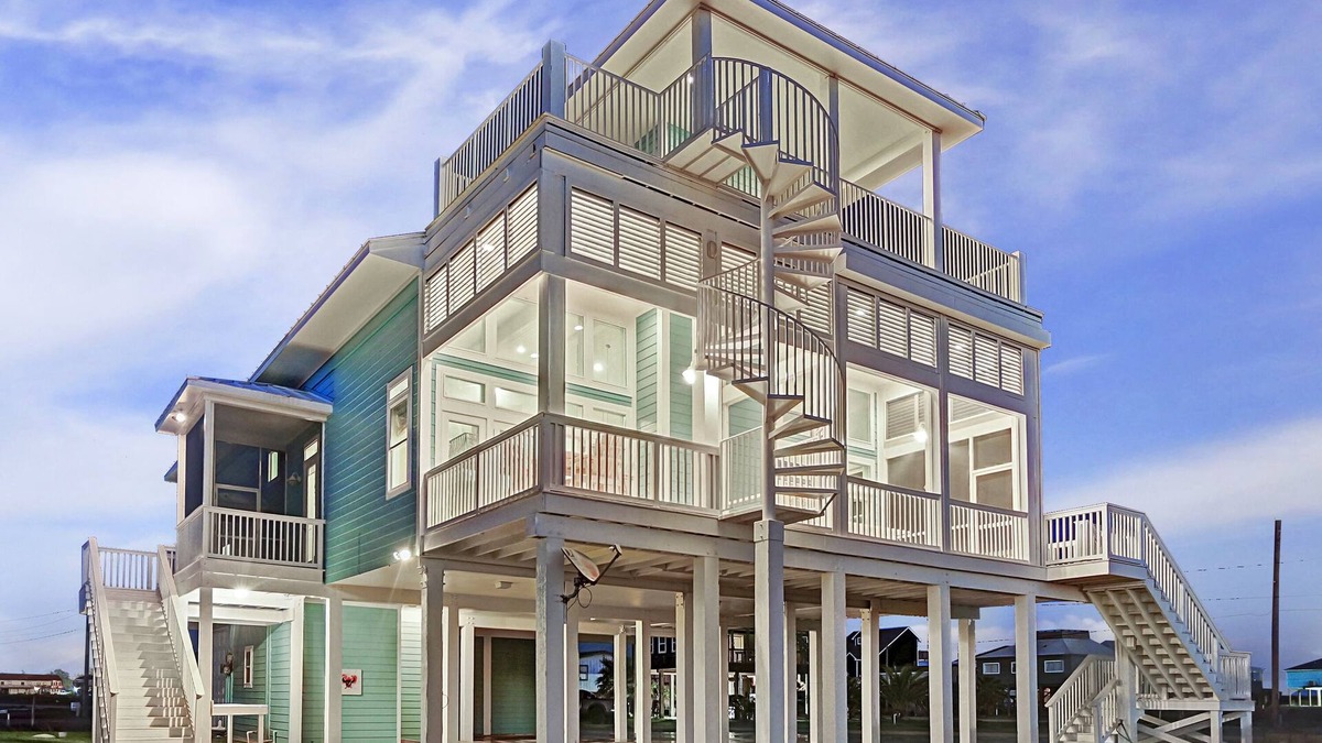 San Luis Beach House | Get the best of both worlds, beach & bay, in this luxurious waterfront home.
