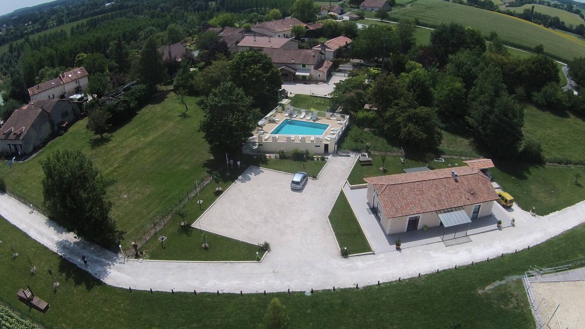 Saint-Severin House | Get together with family and friends.