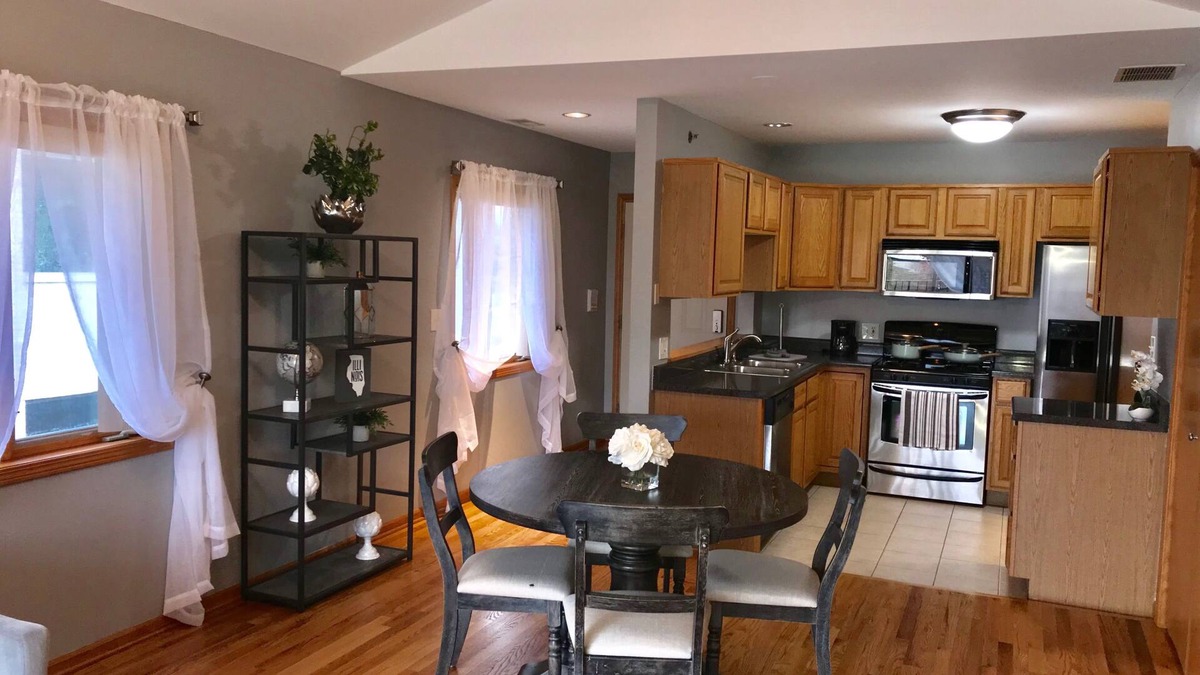 Oak Lawn Condo | Get Whisked Away at this Magical Kingdom