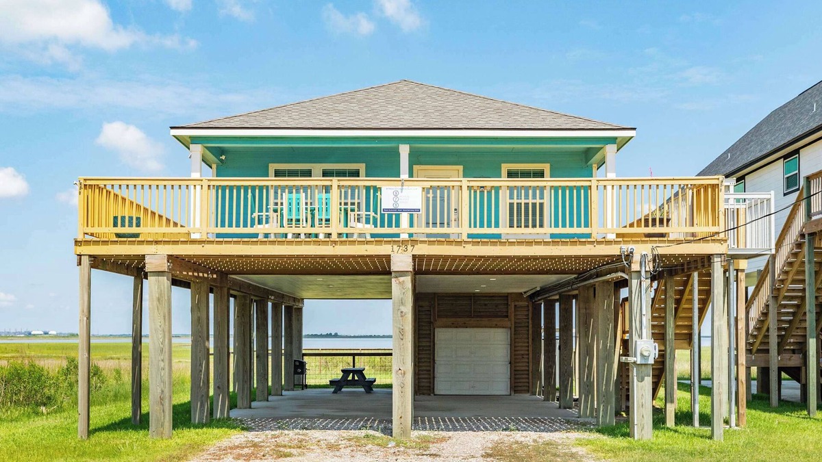 Surfside Beach House | Get Your Beach Retreat On at The Blue Crab!
