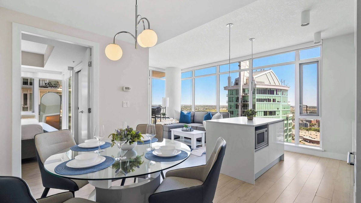 Victoria Park Apartment | Getaway 2BR Suite w/Views | Steps to Stampede Park