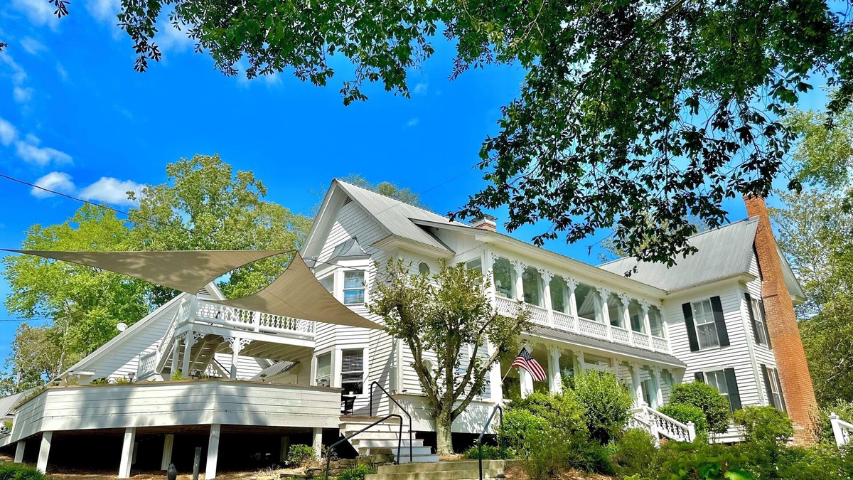 Cedar Bluff House | Getaway at the "Gardenia" Suite -Pool, Hottub, kayaks, fire pit, & lake access!