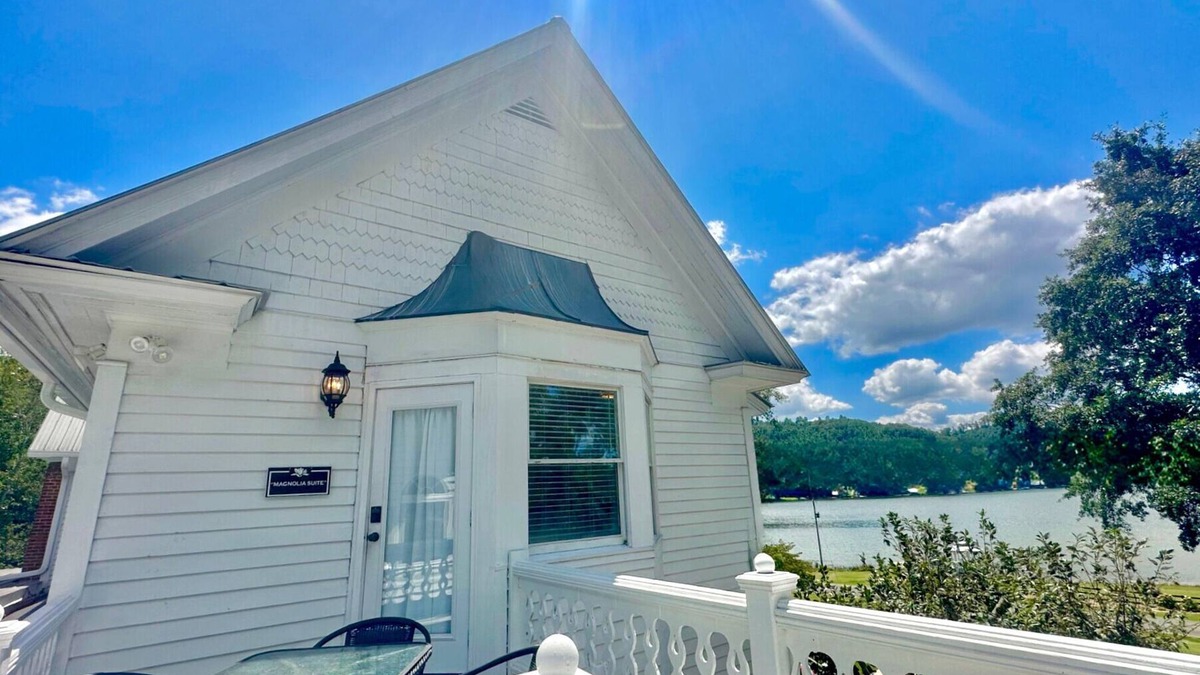 Cedar Bluff Apartment | Getaway at The Magnolia Suite - Pool, Hot tub, fire pit, kayaks, & lake access!