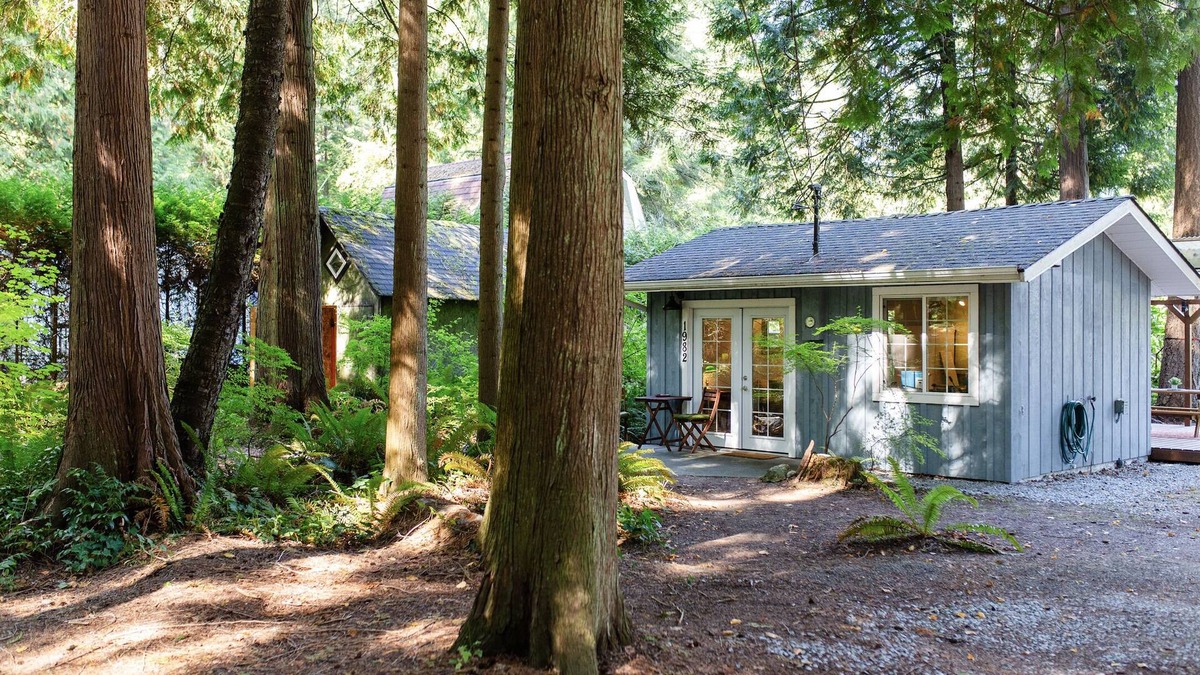 Point Roberts Cabin | Getaway Cabin in the Woods with Large Outdoor Deck