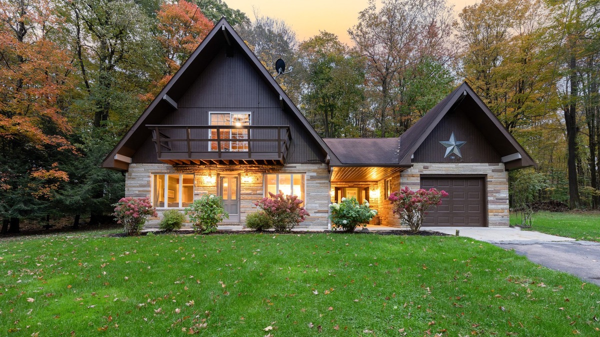 Somerset Ski Chalet | Getaway Chalet-Spacious Beautiful Retreat- Laurel Highlands-Secluded Backyard!