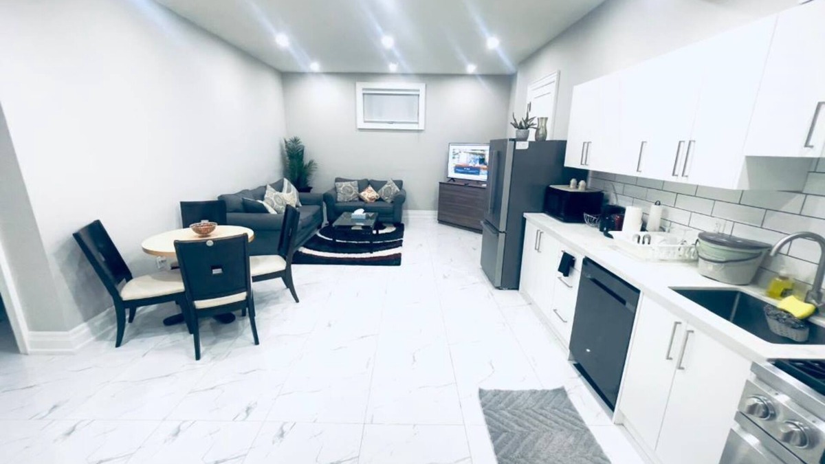 Pickering House | Getaway Custom Luxurious Home & Affordable Price