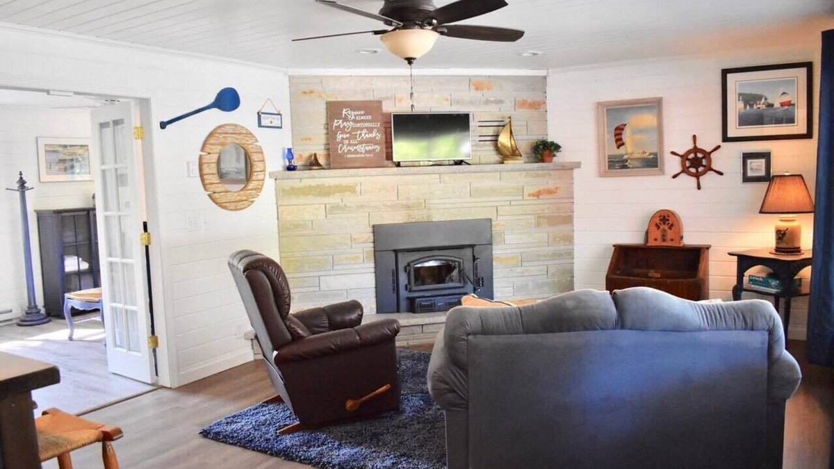 Ellison Bay Cottage | Getaway for 2. Walking distance to beautiful sandy beach & gorgeous sunsets.