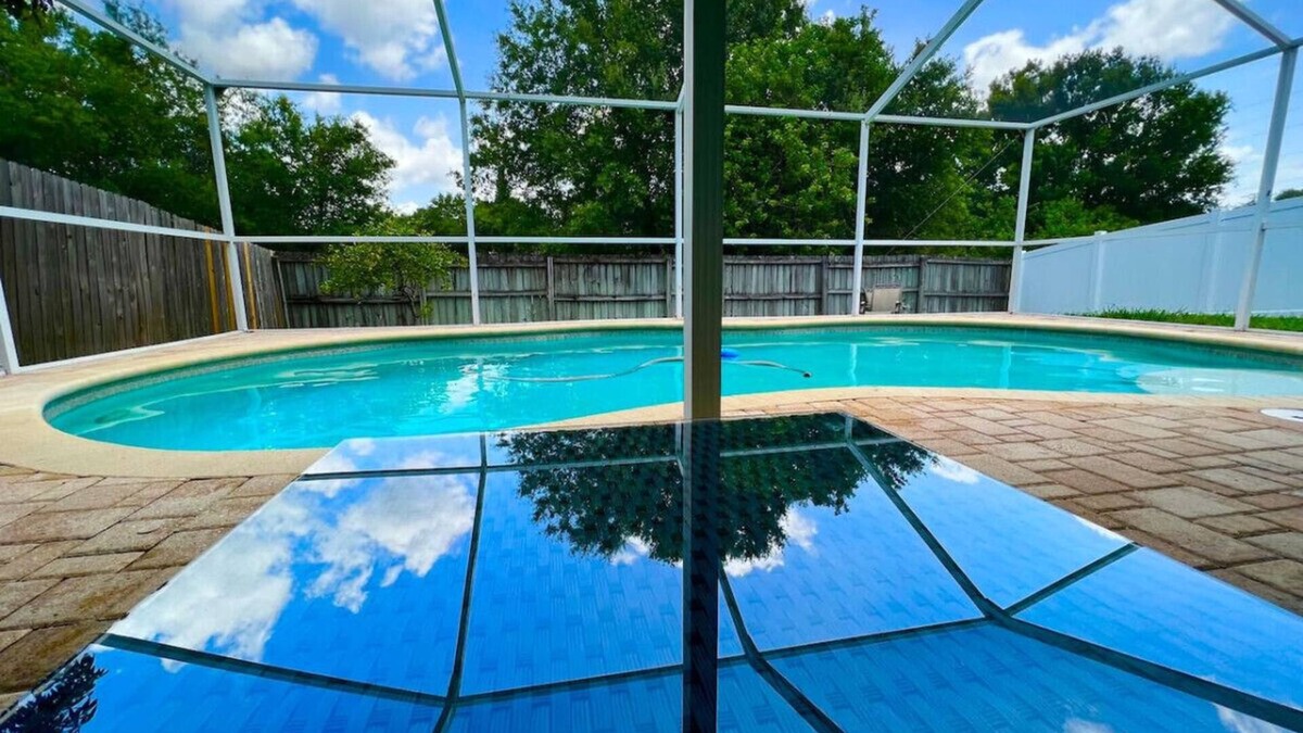 Bearss Plaza House | Getaway Heated Pool House Close to Beaches Airport