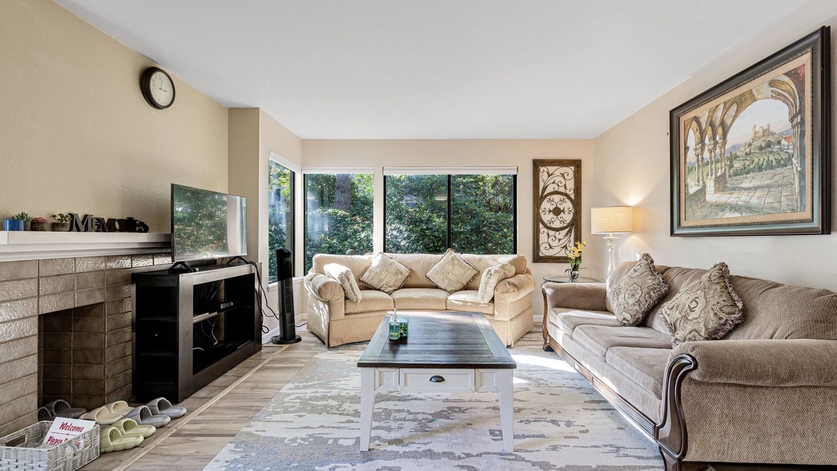 Northwest Bellevue Condo | Getaway in Downtown Bellevue, WA