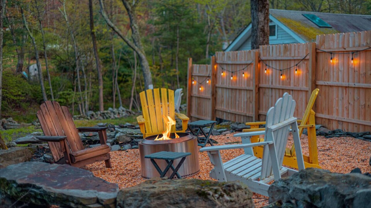 Dingmans Ferry House | Getaway in the Poconos | 90 mins from NYC