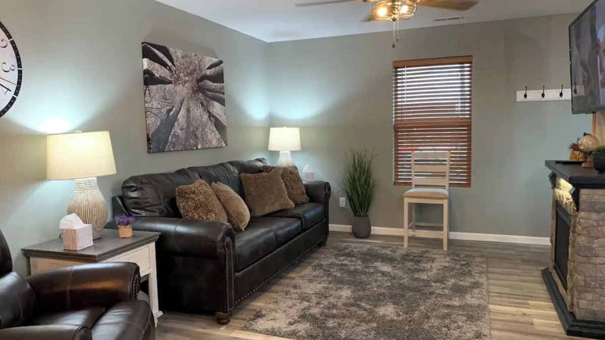 St. Robert Apartment | Getaway Near Fort Leonard Wood!