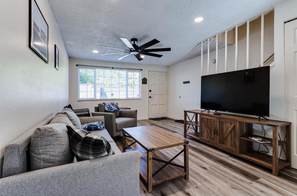 College Hill Apartment | Getaway near UO, Autzen Stadium, Amazon Park # 3