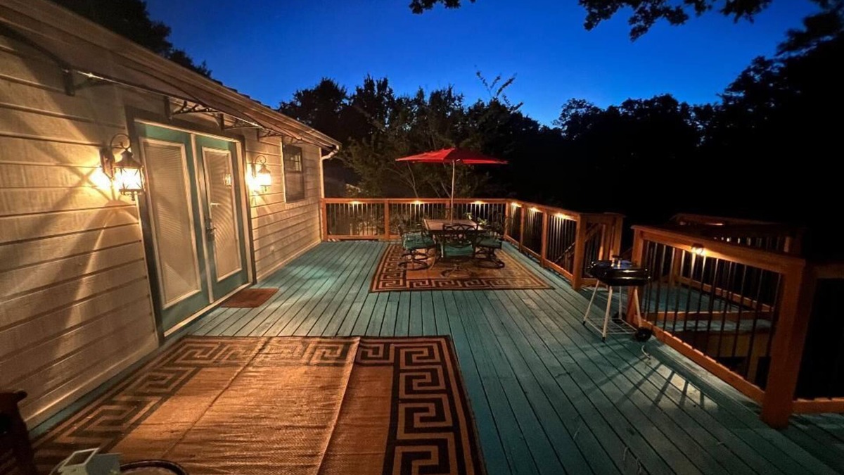 Willis Apartment | Getaway Oasis w/Huge Deck + pool/spa - lake conroe