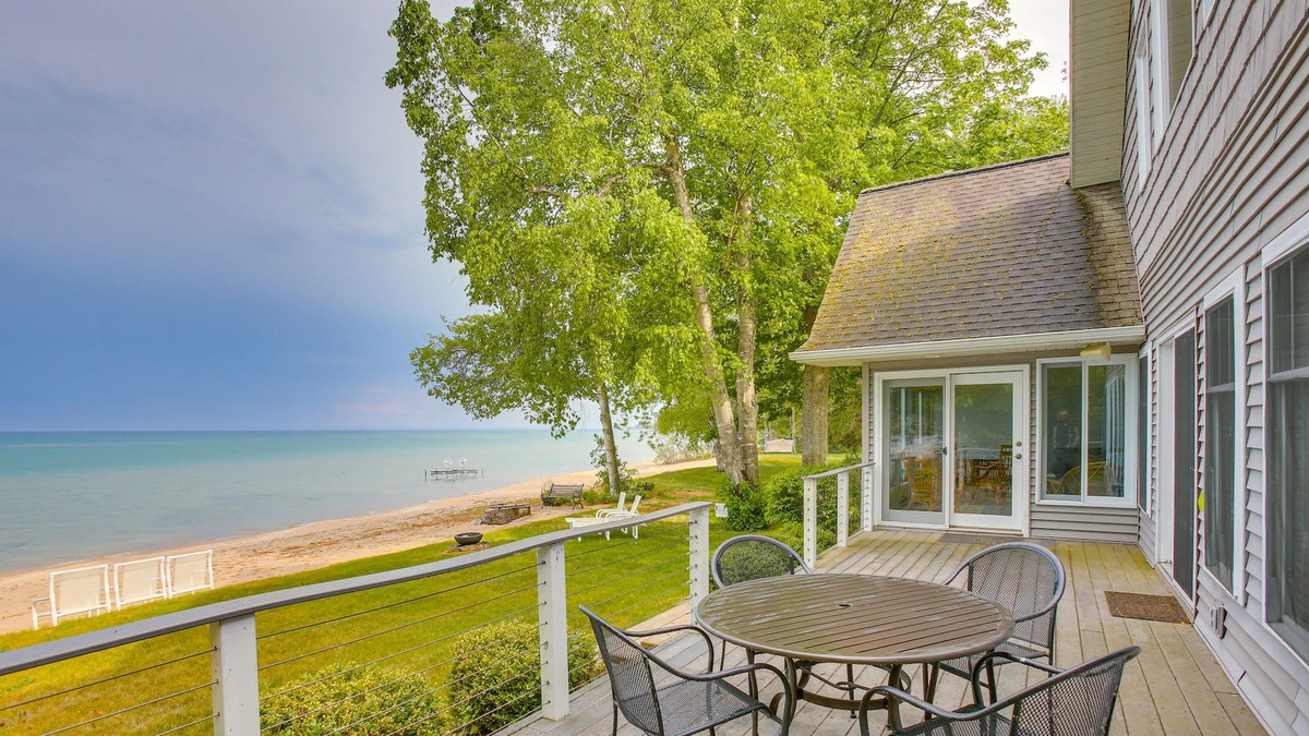 Northport House | Getaway on Crystal Clear Lake: Main & Guest House!