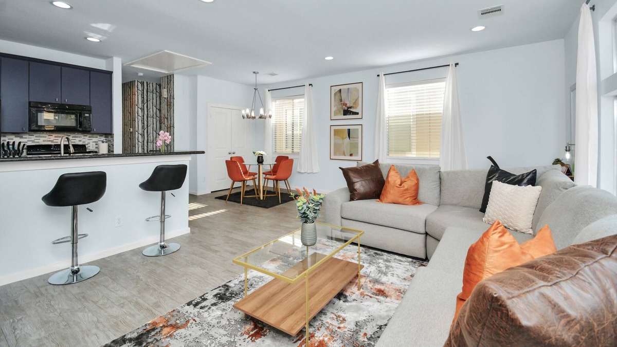 Greater East End House | Getaway on the Bayou | East Downtown Townhome