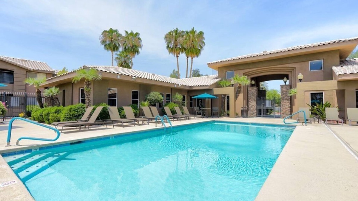 Paradise Valley Village Condo | Getaway -Relaxing, Clean and Simply Decorated 2nd Floor Condo -30 days minimum